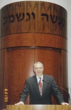 Rabbi Elliot B. Gertel in front of the ark May 2013